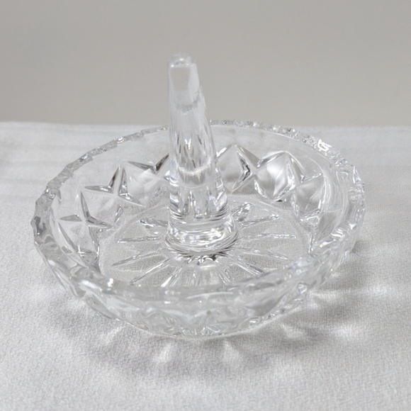 ๐จ๐ฆ Ring Keeper (Free with a bundle of 3+ items.) - Picture 1 of 3